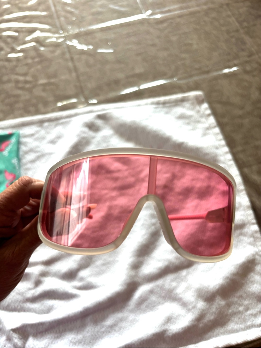 NWOT goodr Pink Polarized Sport Sunglasses and Flamingo Pouch Adult Size - Picture 8 of 13